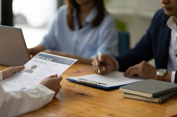 Recherche d'emploi : les informations obligatoires dans un cv